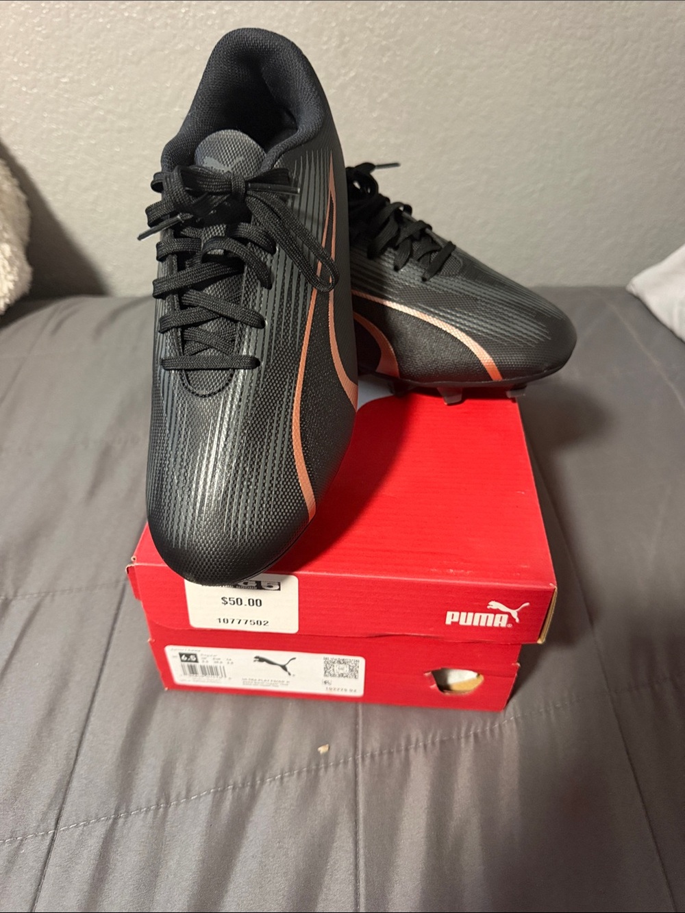 Puma Men’s Black Soccer Cleats with Rose-Gold Swoosh ( 6.5) juniors